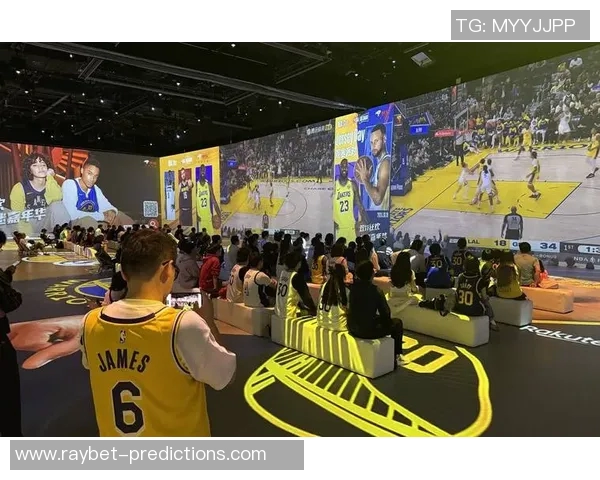 姚明身穿库里球衣展现篮球魅力引发球迷热议与回忆