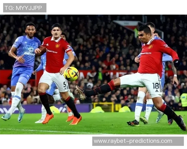 英超焦点战那不勒斯4-0大胜曼联乌龙球引发争议判罚全场沸腾