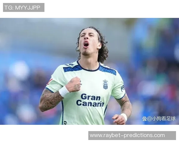 莱比锡狂胜曼联五球绝杀引发转会风波全场沸腾 莱比锡狂胜曼联五球绝杀引发转会风波全场沸腾